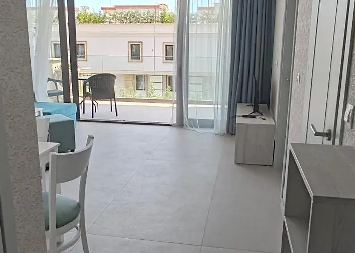 Sea Point La Apartahotel 4*