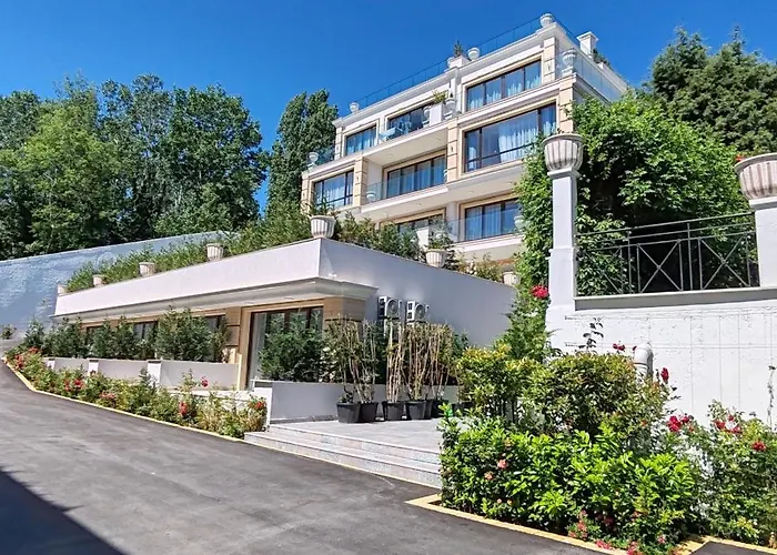 Sea Point La Apartahotel 4*