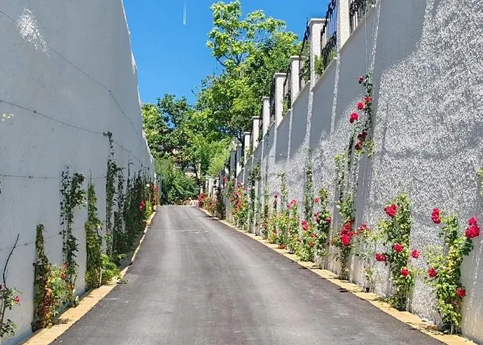 Sea Point La Apartahotel 4*