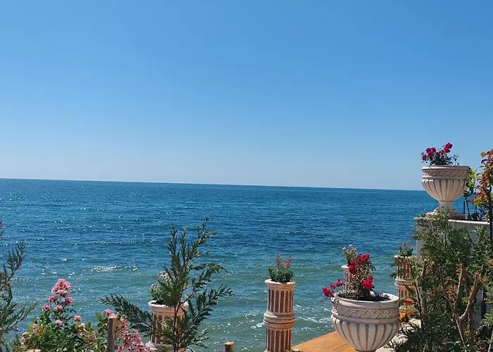 Sea Point La Apartahotel 4*