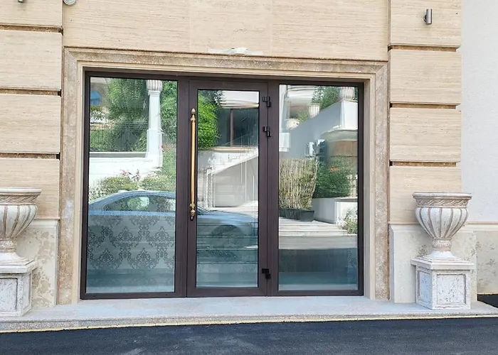 Sea Point La Apartahotel 4*